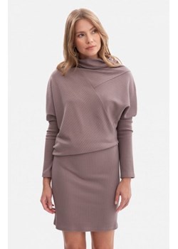 Bewear B309 sukienka bluzowana z dzianiny prążkowanej kakaowa ze sklepu intimiti.pl w kategorii Sukienki - zdjęcie 187896917