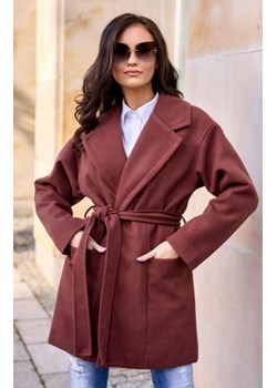 Krótki płaszcz z paskiem brązowy 0027 ze sklepu intimiti.pl w kategorii Płaszcze damskie - zdjęcie 187897148