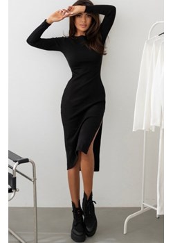 Ivon Romance dopasowana sukienka midi czarna ze sklepu intimiti.pl w kategorii Sukienki - zdjęcie 187897257