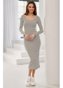 Dopasowana midi sukienka w paski ecru ze sklepu intimiti.pl w kategorii Sukienki - zdjęcie 187897628