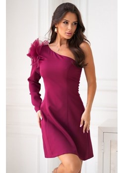 Asymetryczna krótka sukienka z ozdobnym kwiatem bordowa ze sklepu intimiti.pl w kategorii Sukienki - zdjęcie 187897805