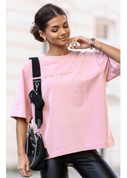 Oversizowy t-shirt Prêt-à-porter damski pudrowy róż ze sklepu intimiti.pl w kategorii Bluzki damskie - zdjęcie 187898088
