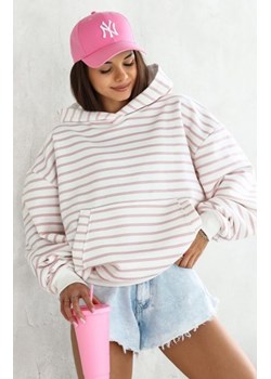 Bluza damska z kapturem w paski puder róż ze sklepu intimiti.pl w kategorii Bluzy damskie - zdjęcie 187898165