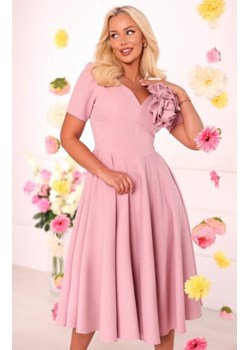 Elizabeth Rubi sukienka midi pudrowy róż ze sklepu intimiti.pl w kategorii Sukienki - zdjęcie 187901945