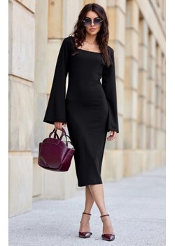 Dopasowana sukienka midi czarna ze sklepu intimiti.pl w kategorii Sukienki - zdjęcie 187901986
