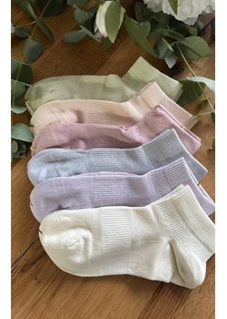 Magnetis Prążek zakostki damskie ze sklepu intimiti.pl w kategorii Skarpetki damskie - zdjęcie 187904638