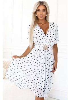 Numoco 604-2 zmysłowa sukienka w czarne groszki z kopertowym dekoltem i ozdobnym paskiem ze sklepu intimiti.pl w kategorii Sukienki - zdjęcie 187905878