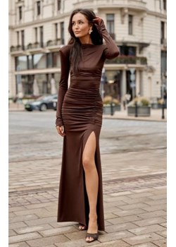 Efektowna długa sukienka z drapowaniem brązowa ze sklepu intimiti.pl w kategorii Sukienki - zdjęcie 187906017