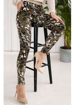 Dopasowane spodnie moro Lola Fashion ze sklepu intimiti.pl w kategorii Spodnie damskie - zdjęcie 187906019