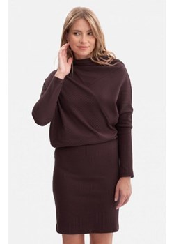 Bewear B309 sukienka bluzowana z dzianiny prążkowanej ciemny brąz ze sklepu intimiti.pl w kategorii Sukienki - zdjęcie 187907439