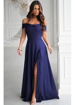 Połyskująca długa sukienka z hiszpańskim dekoltem granatowa ze sklepu intimiti.pl w kategorii Sukienki - zdjęcie 187908977