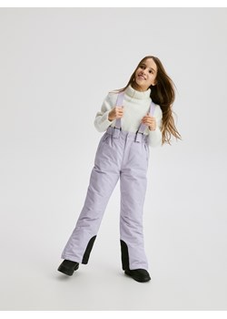 Reserved - Ocieplane spodnie na szelkach - lawendowy ze sklepu Reserved w kategorii Spodnie dziewczęce - zdjęcie 187909495