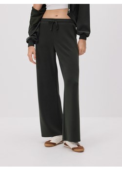 Reserved - Spodnie z szeroką nogawką - ciemnozielony ze sklepu Reserved w kategorii Spodnie damskie - zdjęcie 187909586