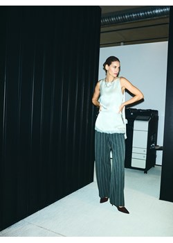 Reserved - Spodnie z kantem - ciemnoszary ze sklepu Reserved w kategorii Spodnie damskie - zdjęcie 187909798