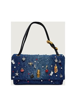 Marc Jacobs Jeansowa torebka na ramię The Trinket Charm Denim Large Dual Bag ze sklepu Gomez Fashion Store w kategorii Listonoszki - zdjęcie 187911209
