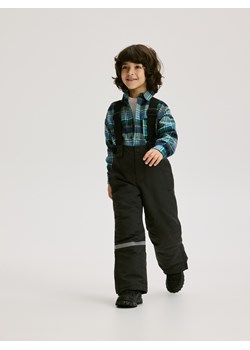 Reserved - Ocieplane spodnie na szelkach - czarny ze sklepu Reserved w kategorii Spodnie chłopięce - zdjęcie 187912748