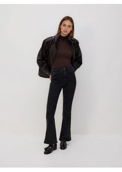 Reserved - Jeansy flare z krótszą nogawką - czarny ze sklepu Reserved w kategorii Jeansy damskie - zdjęcie 187913626