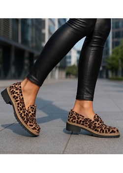 Półbuty damskie w panterkę /K3-2 18624 W147/ ze sklepu Pantofelek24.pl w kategorii Półbuty damskie - zdjęcie 187927116
