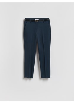 Reserved - Spodnie cygaretki z paskiem - granatowy ze sklepu Reserved w kategorii Spodnie damskie - zdjęcie 187927825