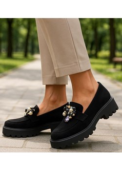 Czarne półbuty loafersy na platformie z kamieniami /A8-2 18483 T203/ ze sklepu Pantofelek24.pl w kategorii Półbuty damskie - zdjęcie 187931339