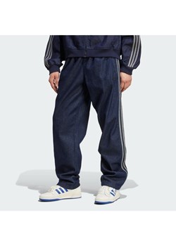 adidas Jeansy adicolor Denim Stone JX6459 Niebieski Regular Fit ze sklepu MODIVO w kategorii Jeansy męskie - zdjęcie 187931649