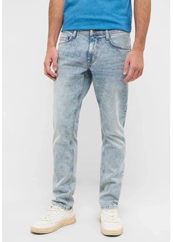 Męskie Spodnie jeansowe Mustang Style Oregon Slim Denim Blue 1016430 5000 413 ze sklepu YouNeedit.pl w kategorii Jeansy męskie - zdjęcie 187936975
