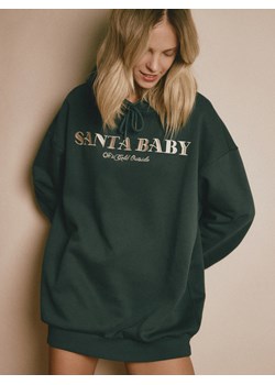 Reserved - Bluza ze świątecznym napisem - ciemnozielony ze sklepu Reserved w kategorii Bluzy damskie - zdjęcie 187937098
