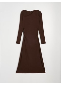 Sinsay - Sukienka maxi z asymetrycznym dekoltem - brązowy ze sklepu Sinsay w kategorii Sukienki - zdjęcie 187937639