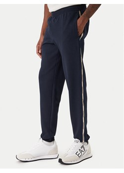 EA7 Emporio Armani Spodnie dresowe 7M001482 AF12660 UB102 Granatowy Regular Fit ze sklepu MODIVO w kategorii Spodnie męskie - zdjęcie 187938186