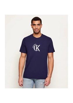 Calvin Klein Jeans T-shirt 2TONE CK GRAPHIC | Regular Fit ze sklepu Gomez Fashion Store w kategorii T-shirty męskie - zdjęcie 187940305
