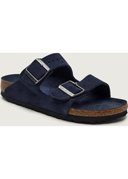 Birkenstock Klapki Arizona | narrow fit | zamsz ze sklepu Gomez Fashion Store w kategorii Klapki damskie - zdjęcie 187944149