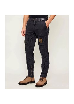 Aeronautica Militare Spodnie cargo | Regular Fit ze sklepu Gomez Fashion Store w kategorii Spodnie męskie - zdjęcie 187946437