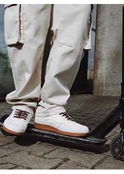 Reserved - Klasyczne trampki - złamana biel ze sklepu Reserved w kategorii Buty sportowe dziecięce - zdjęcie 187951016