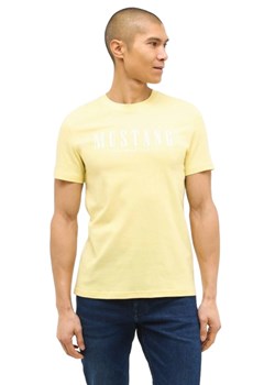Męski T-Shirt Mustang Style Austin Custard 1016480 9027 ze sklepu YouNeedit.pl w kategorii T-shirty męskie - zdjęcie 187951837