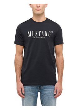 Męski T-Shirt Mustang Style Austin Jet Black 1016480 4188 ze sklepu YouNeedit.pl w kategorii T-shirty męskie - zdjęcie 187951919