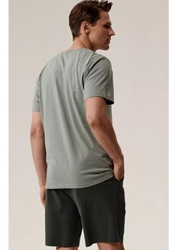 Bawełniana piżama męska NMP-396-ZIEJ_KHAC, Kolor khaki-wzór, Rozmiar M, ATLANTIC ze sklepu Intymna w kategorii Piżamy męskie - zdjęcie 187953799