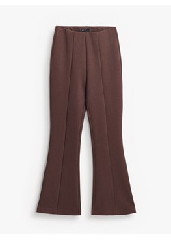 Mohito - Brązowe spodnie dresowe flare - brązowy ze sklepu Mohito w kategorii Spodnie damskie - zdjęcie 187957209