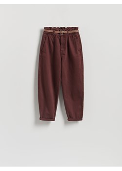 Reserved - Jeansy paperbag z paskiem - mahoniowy ze sklepu Reserved w kategorii Jeansy damskie - zdjęcie 187957459