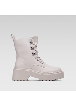 Trzewiki DeeZee WS110111-01 ze sklepu ccc.eu w kategorii Workery damskie - zdjęcie 187961415