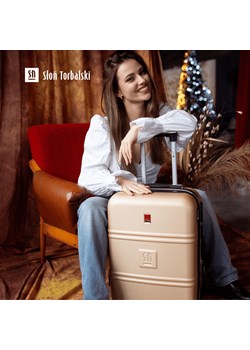 Złota średnia walizka 64 cm poszerzana Art Class Collection ze sklepu Słoń Torbalski w kategorii Walizki - zdjęcie 187961669