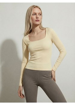 Sinsay - Prążkowana koszulka z długim rękawem - żółty ze sklepu Sinsay w kategorii Bluzki damskie - zdjęcie 187966116