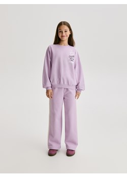 Reserved - Bawełniana koszulka z nadrukiem - lawendowy ze sklepu Reserved w kategorii Bluzki dziewczęce - zdjęcie 187967577