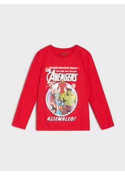 Sinsay - Bawełniana koszulka z nadrukiem Avengers - czerwony ze sklepu Sinsay w kategorii Bluzki dziewczęce - zdjęcie 187970075