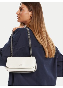Torebka Calvin Klein Ck Convertible Chain Small Bag LV04F3172G Biały ze sklepu eobuwie.pl w kategorii Kopertówki - zdjęcie 187970788