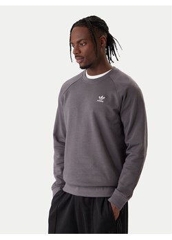 adidas Bluza Trefoil Essentials JW3598 Szary Regular Fit ze sklepu MODIVO w kategorii Bluzy męskie - zdjęcie 187971286