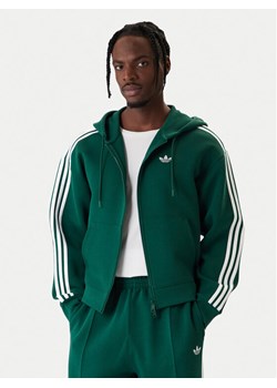adidas Bluza adicolor Spacer KD4085 Zielony Loose Fit ze sklepu MODIVO w kategorii Bluzy męskie - zdjęcie 187971289