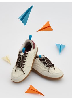 Reserved - Klasyczne trampki - złamana biel ze sklepu Reserved w kategorii Buty sportowe dziecięce - zdjęcie 187972435