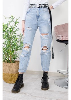 SPODNIE JEANSOWE MOM FIT Z DZIURAMI ze sklepu olika.com.pl w kategorii Jeansy damskie - zdjęcie 187973465