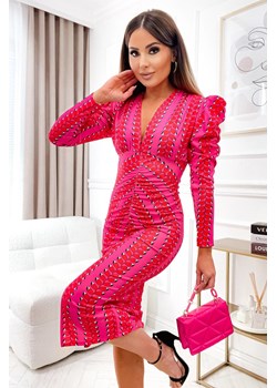 WZORZYSTA SUKIENKA MIDI Z MARSZCZENIEM- CZERWONA ze sklepu olika.com.pl w kategorii Sukienki - zdjęcie 187973548