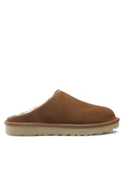 Ugg Kapcie M Classic Slip-On 1129290 Brązowy ze sklepu MODIVO w kategorii Kapcie męskie - zdjęcie 187976067